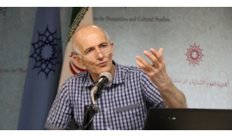 دکتر فراستخواه: در زیست-‌جهان ایرانیان، میل به پیشرفت، رشد و شکوفایی وجود دارد اما سیستم‌ها با آن توازن و همخوانی ندارند