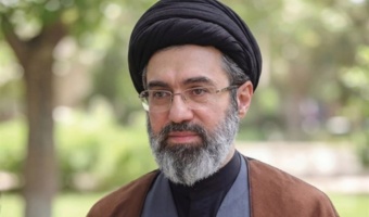 آیتالله خامنهای، رهبر معظم انقلاب: مسئولیت امروز دانشآموزان و دانشجویان، زدودن پردههای جهل و تاریکی است