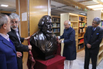 اهداء مجسمه «تاگور» شاعر هندی به پژوهشگاه توسط سفیر هندوستان